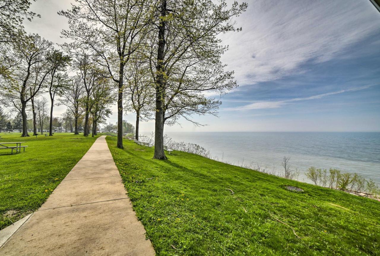 Geneva-On-The-Lake Cottage With Patio Walk To Shore Eksteriør bilde